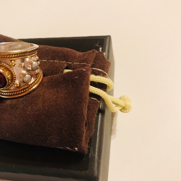 THIS REGAL EYE CATCHING GARNET AND PEARL RING - Picture 7 of 9